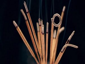 Hương cháy không hết điềm gì, tốt hay xấu, có xui không?
