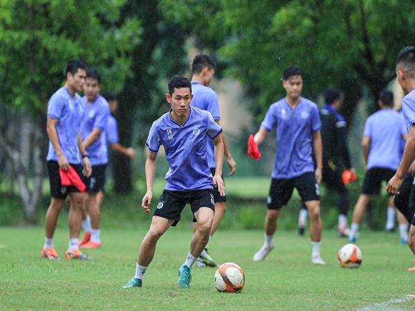 Bóng đá VN 16/5: CLB Hà Nội gặp khó trước thềm đấu HAGL