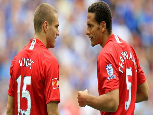 Rio Ferdinand phải / Vidic trái là đội hình MU mạnh nhất