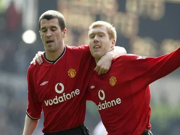 Roy Keane trái / Paul Scholes thuộc đội hình MU mạnh nhất