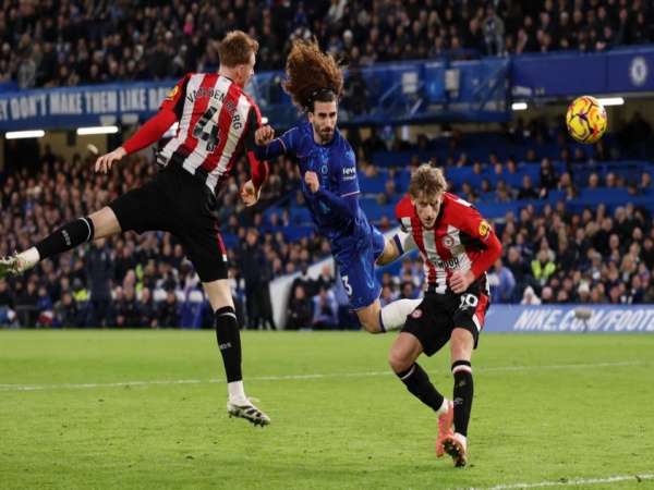 Bóng đá Anh: Cucurella lĩnh thẻ đỏ đầu tiên tại Premier League