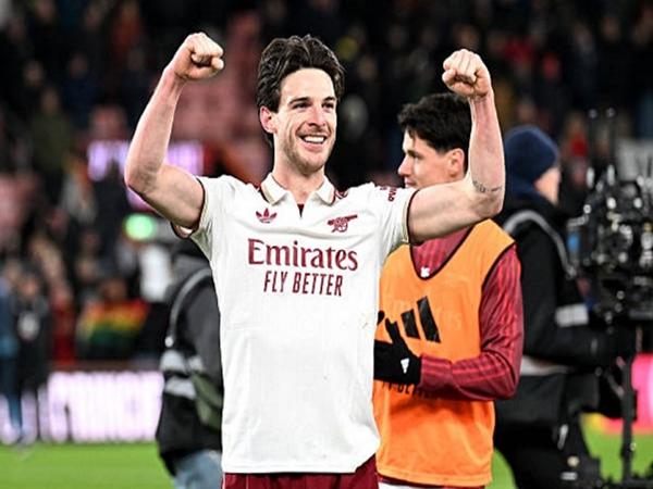 Man City và Aston Villa gặp khó trong cuộc đua vô địch