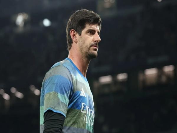 Tin Real Madrid: Thủ thành Courtois bị chấn thương