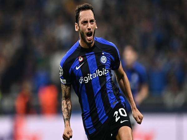Hakan Çalhanoğlu - cầu thủ của thế hệ bóng đá hiện đại