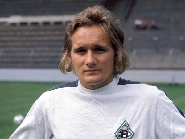 Allan Simonsen - cầu thủ Đan Mạch duy nhất từng giành Ballon d'Or